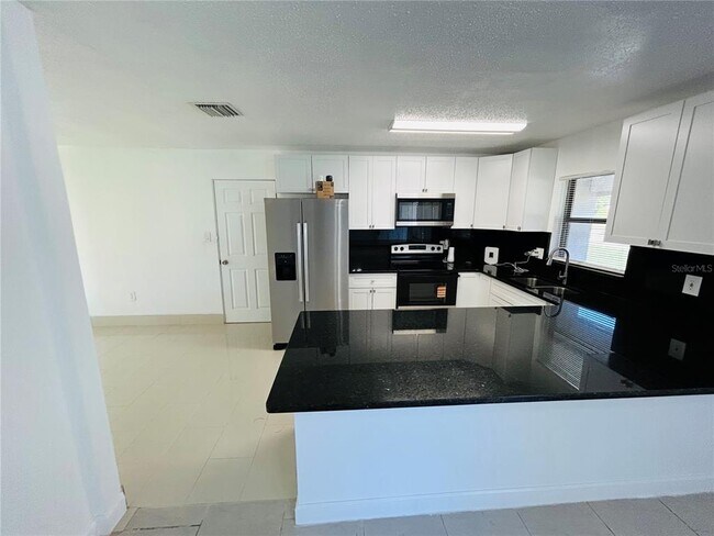 Building Photo - 6112 Tavendale Dr