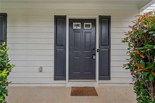 Building Photo - 370 Manor Glen Dr