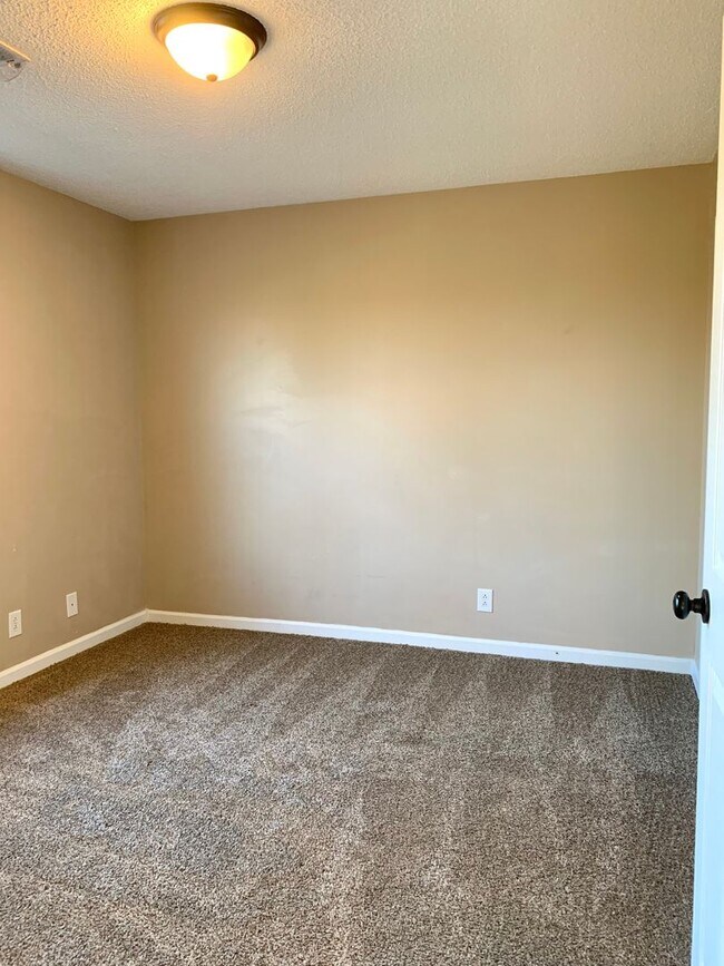 Building Photo - 1233 Cobblestone Ln