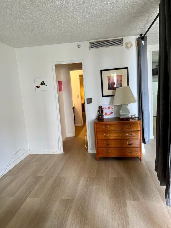 Building Photo - Ala Wai Terrace
