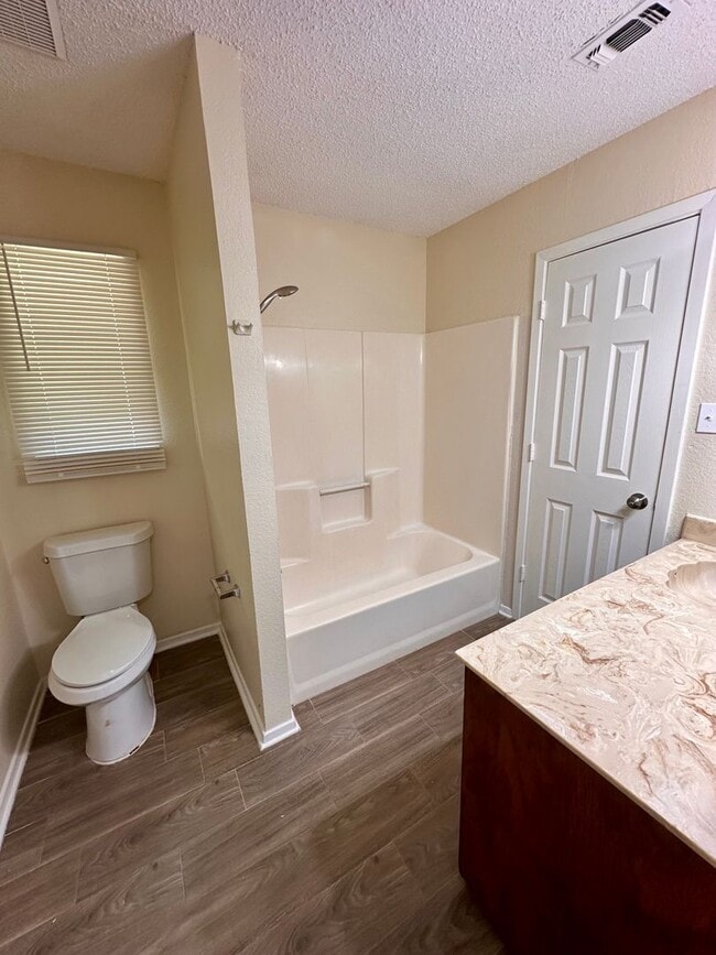 Building Photo - 2 bedroom 2 bathroom Duplex in 76015