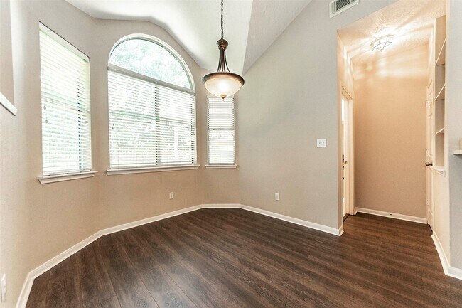 Building Photo - 2608 Leroy St