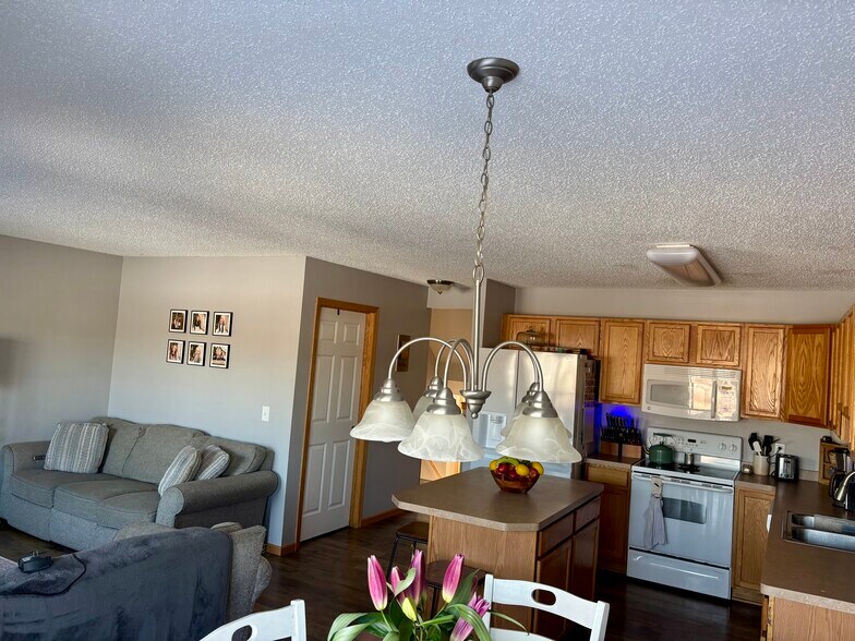 Kitchen - 22369 Lilac Way