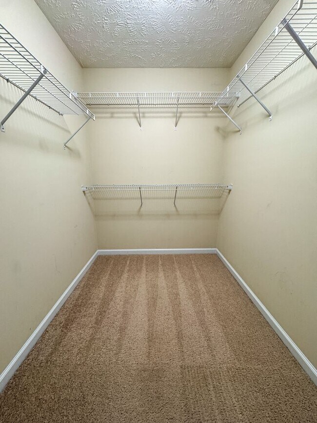 Building Photo - Lovely 4 Bed 2 Bath Home in West Gate