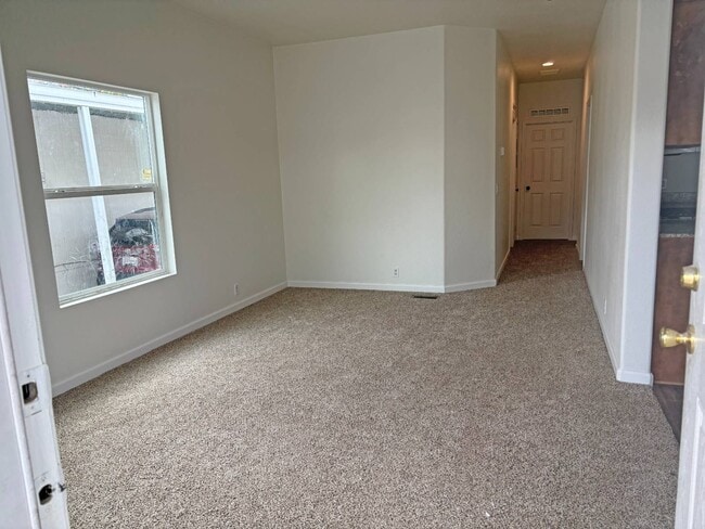 Building Photo - 220 S Elk St