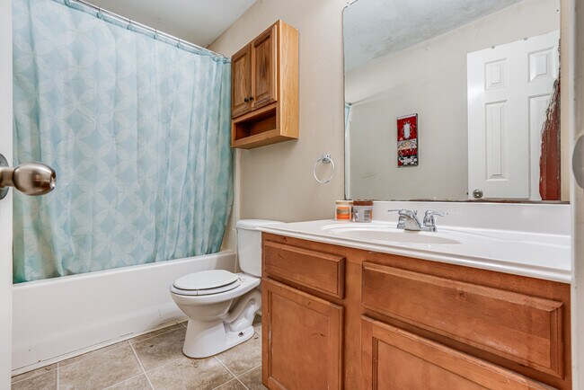 Building Photo - 549 Roadrunner Ave