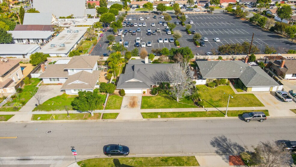 Building Photo - 205 E Old Mill Rd