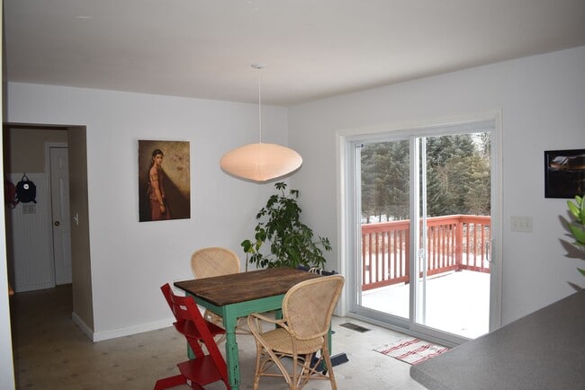Building Photo - 4 Bed, 2.5 Bath House