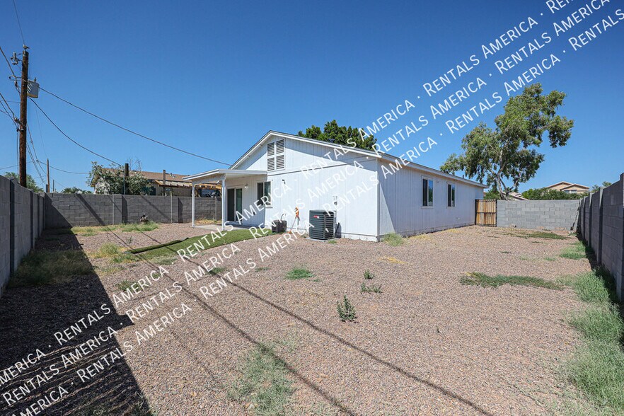 Building Photo - 526 S Crismon Rd