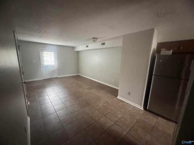 Building Photo - 210 Marinawoods Dr SE