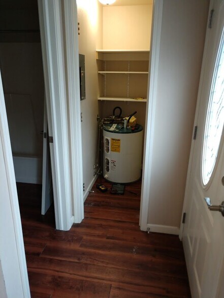 Building Photo - 1025 Riverside Dr