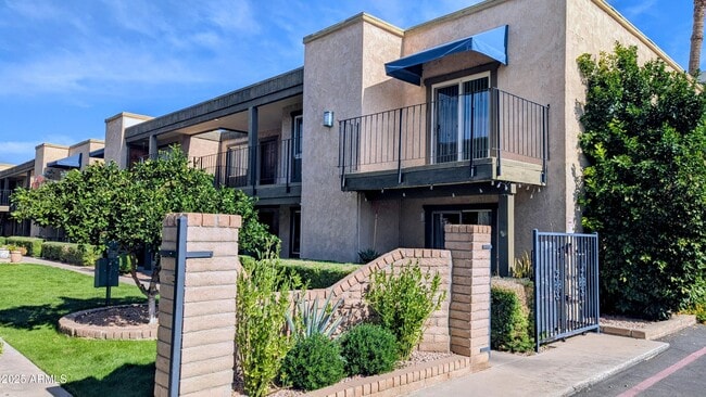 Building Photo - 2228 E Campbell Ave