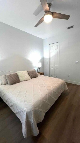 Building Photo - 6923 Julia Gardens Dr