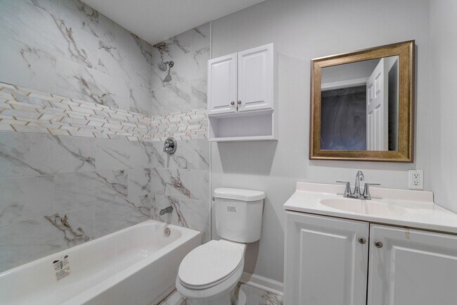 Building Photo - Beautifully Updated Townhome in Prime Location – Move-In Ready!