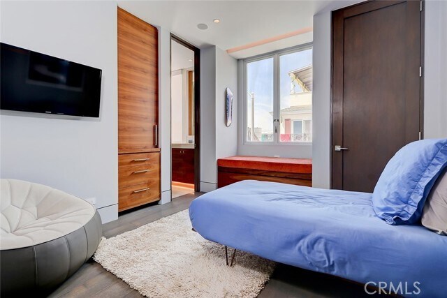 Building Photo - 3208 Ocean Dr