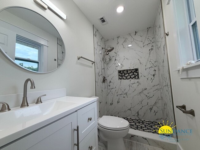 Building Photo - Beautifully Renovated 4BR Home with Private Pool in Fort Walton Beach!