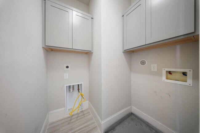 Building Photo - 6755 Highclere Manor Ln