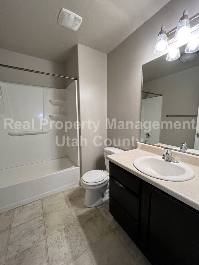 Building Photo - 1638 Venetian Way