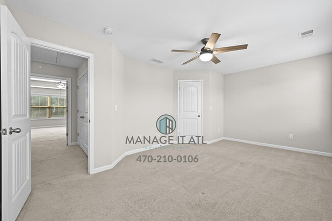 Building Photo - A beautifully maintained 3-bedroom, 3.5-ba...