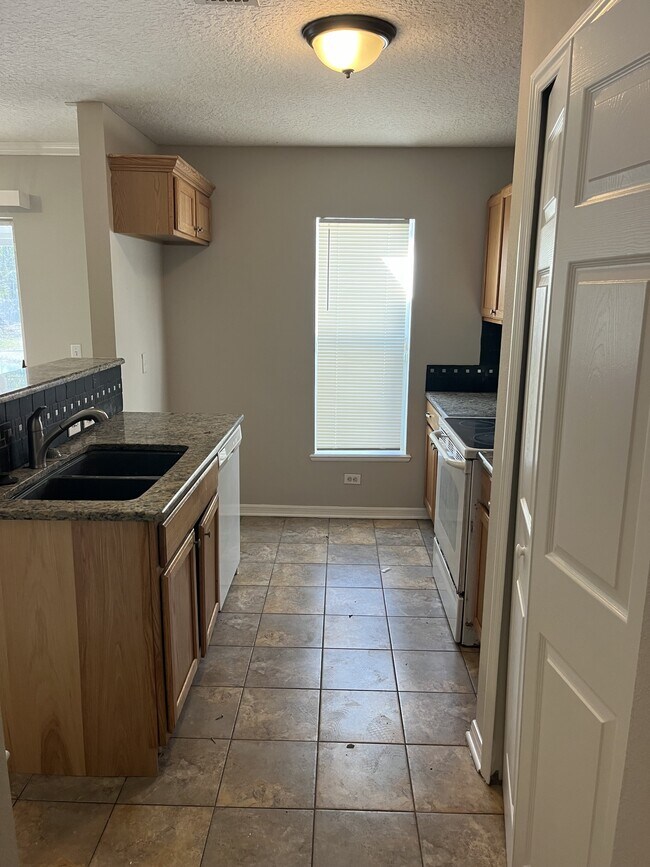 Building Photo - 11591 Hickory Oak Dr