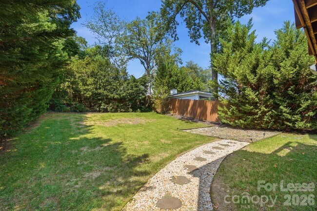 Building Photo - 520 Iverson Way