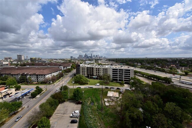 Building Photo - 5925 Almeda Rd