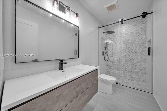 Building Photo - 5020 SW 92nd Ave