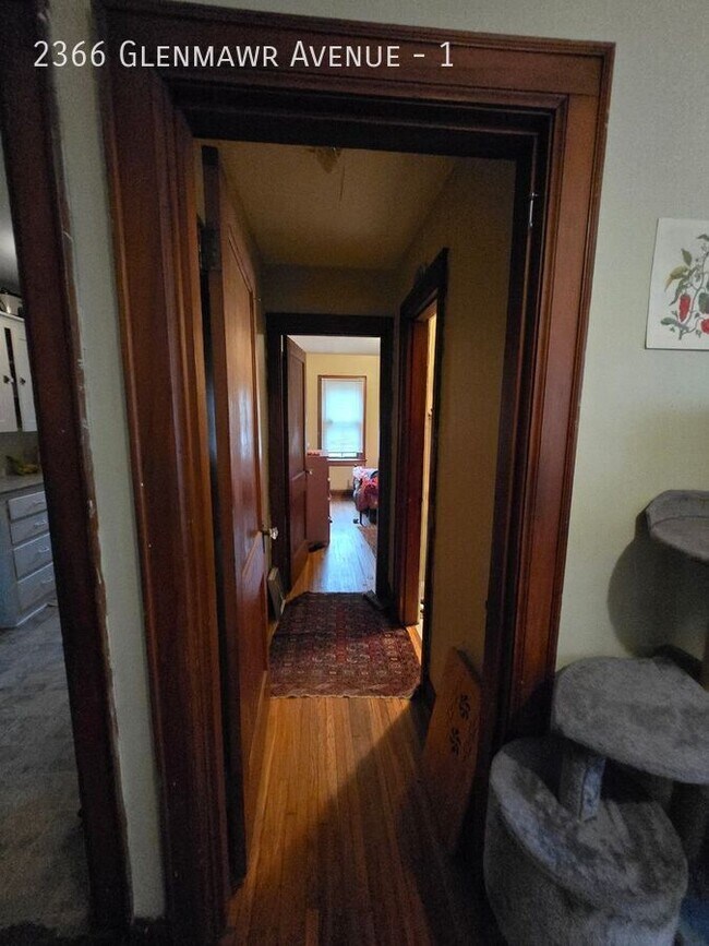 Building Photo - 2366 Glenmawr Ave