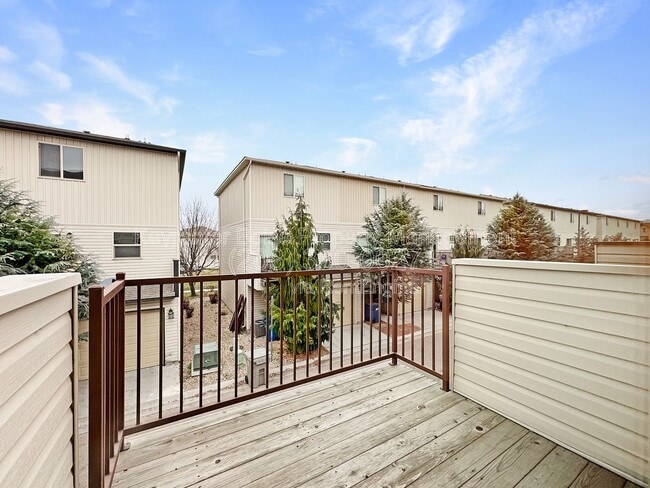 Building Photo - 8721 W Pine Valley Ln