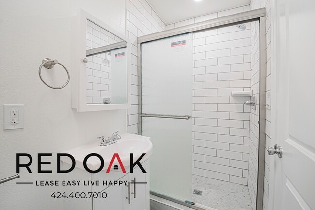 Building Photo - 1611 Oak St