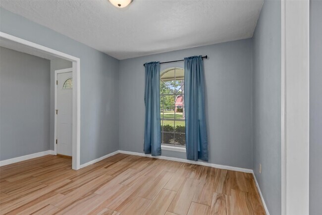 Building Photo - 24338 Redbud Ave