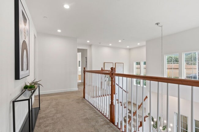 Building Photo - 832 Skycrest Drive