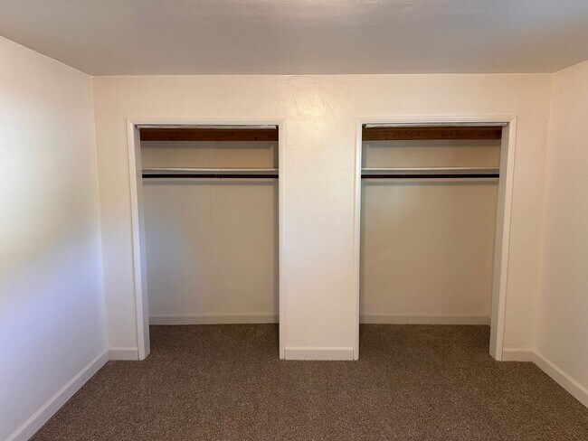 Building Photo - pine764