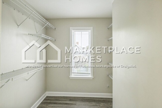 Building Photo - 216 Hendricks Pl