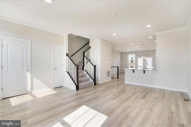 Building Photo - 5911 Garden Walk Dr