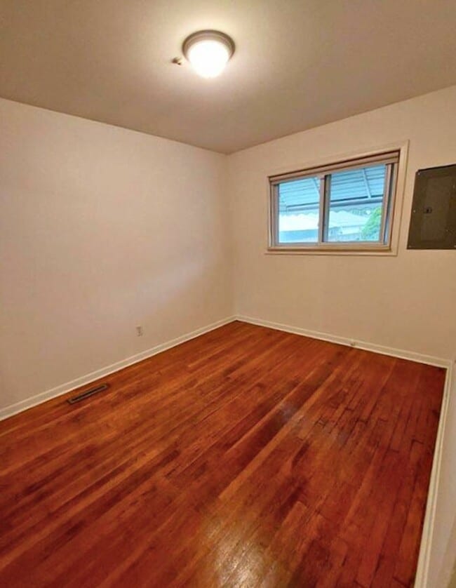 Building Photo - Beautiful 3-Bedroom Home with Large Fenced Backyard