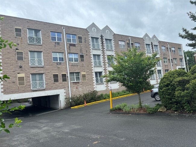 Building Photo - 501 N Barry Ave