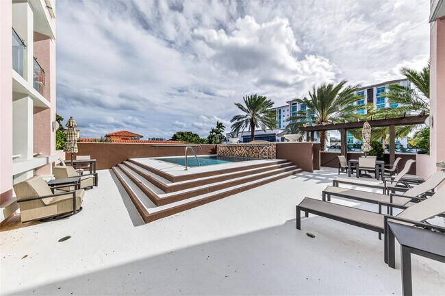 Building Photo - 455 E Palmetto Park Rd