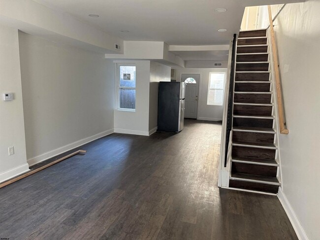 Building Photo - 2417 Pacific Ave