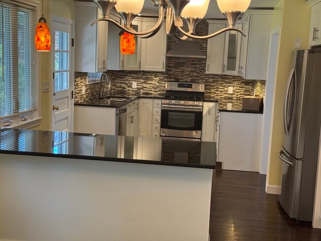 Building Photo - 793 Dedham St