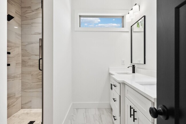 Building Photo - 827 Oconnor St