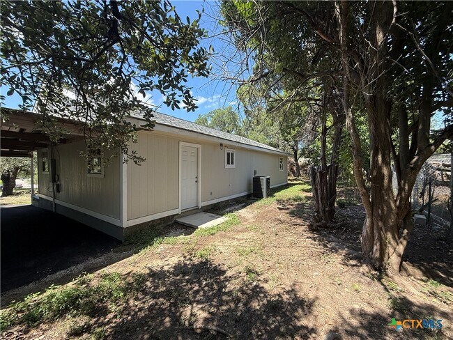 Building Photo - 560 Wickford Way