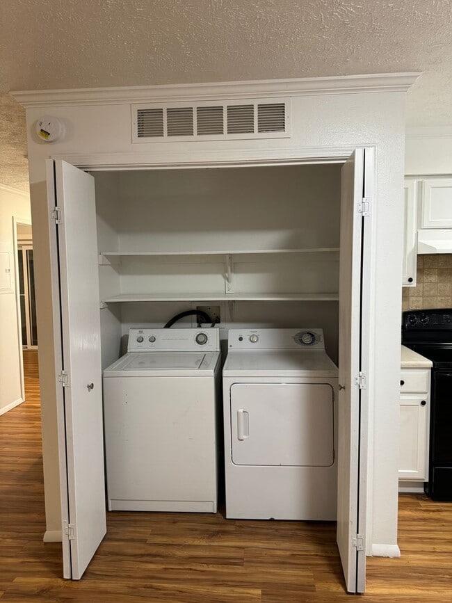 Building Photo - 1112 Mazatlan Cir