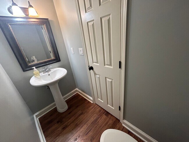 Building Photo - 102 Shawville Ln