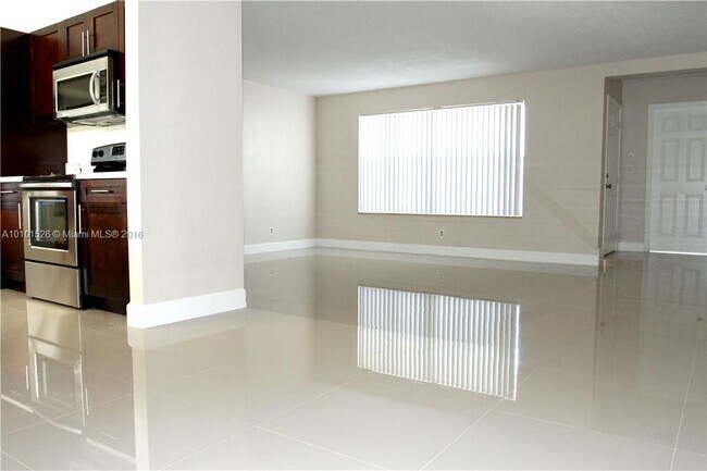 Building Photo - 3414 W Lake Pl