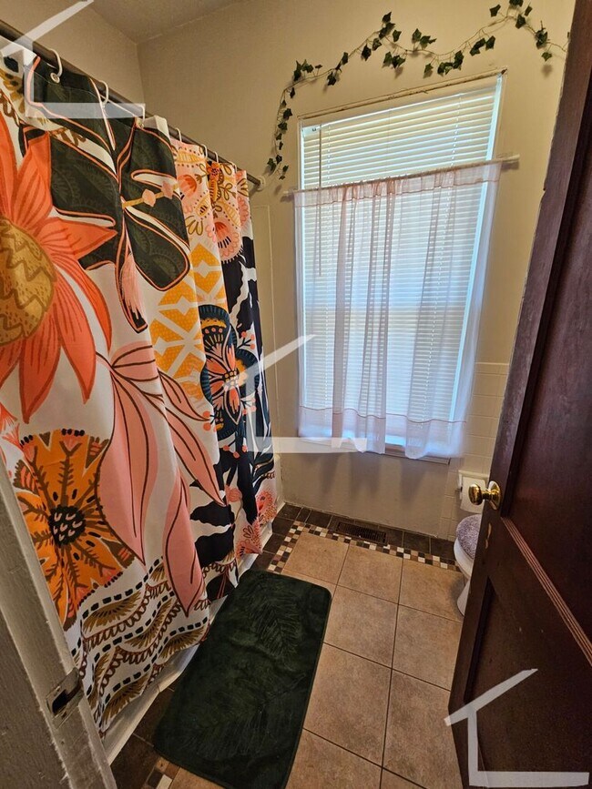 Building Photo - Nice 3 bed in Allston......