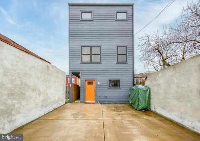 Building Photo - 628 I St NE