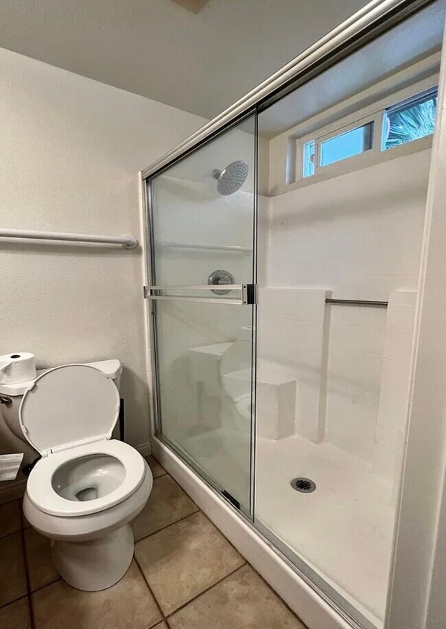 Building Photo - 4222 Menlo Ave