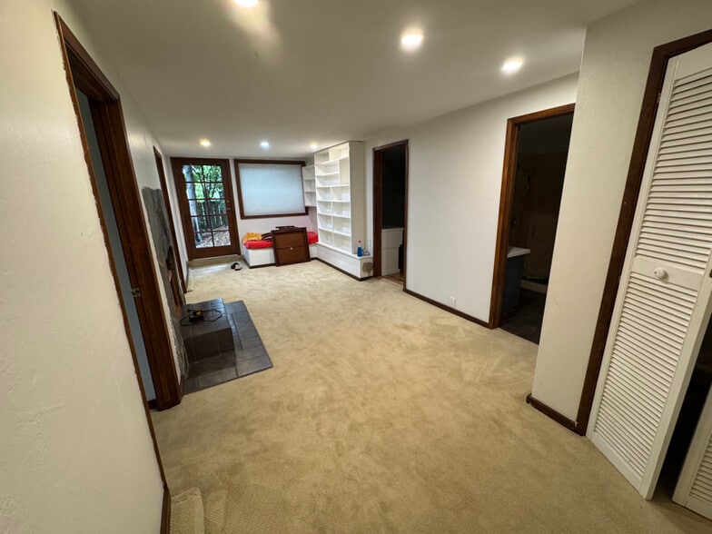 Building Photo - 5730 Merriewood Dr