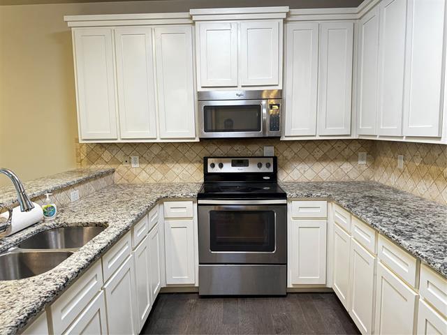 Building Photo - 301 Lily Ln